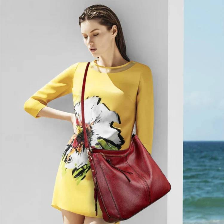Elegant Leather Shoulder Handbag – Modern Crossbody Style