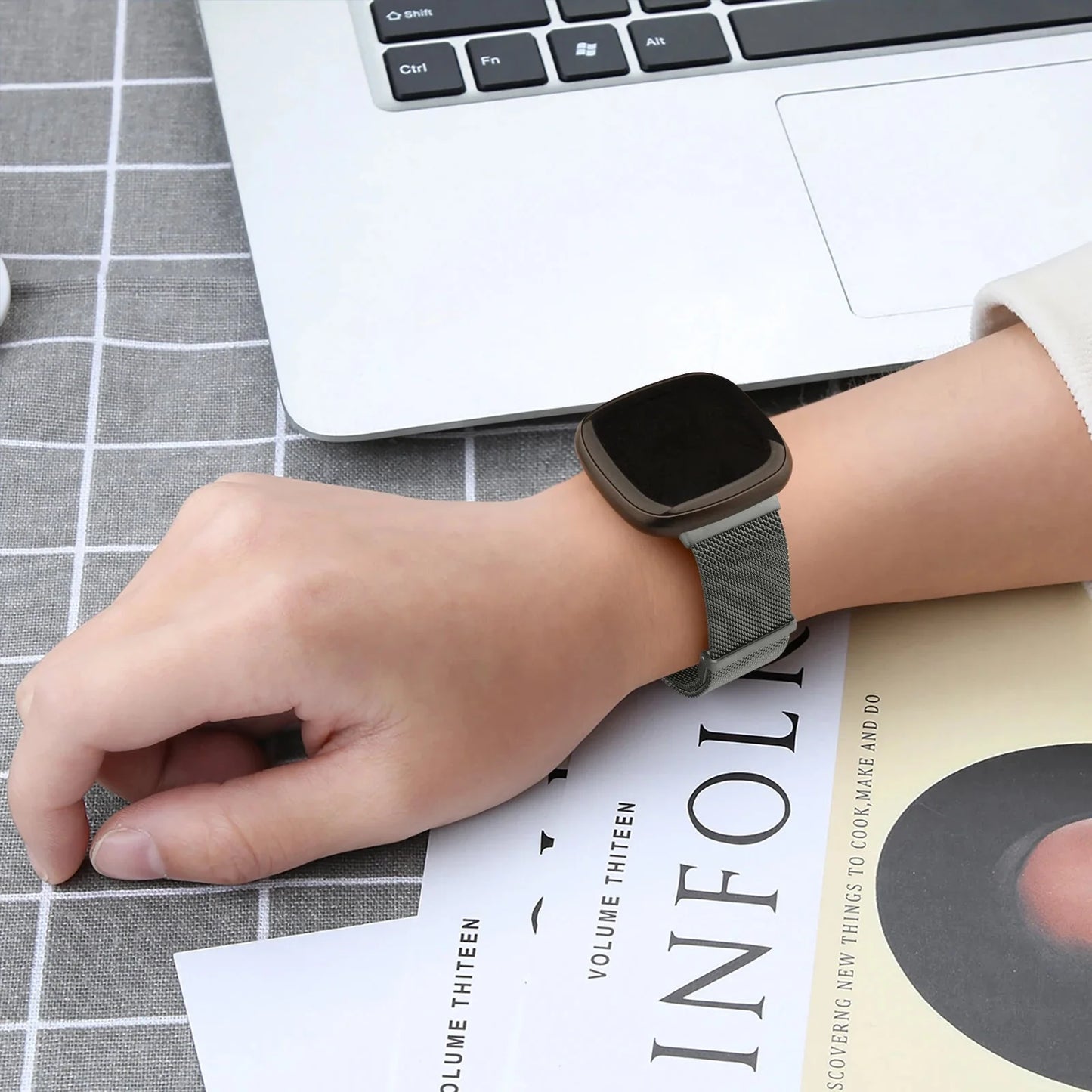 Stainless Steel Apple Watch Band – Premium Metal Strap (Compatible)