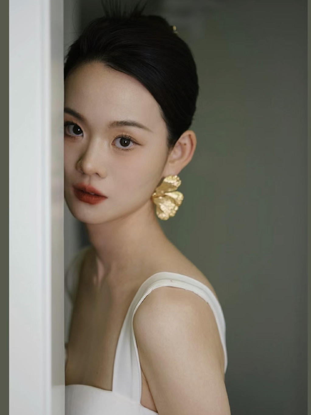 Gold Ginkgo Leaf Earrings – Elegant Minimalist Statement Jewelry