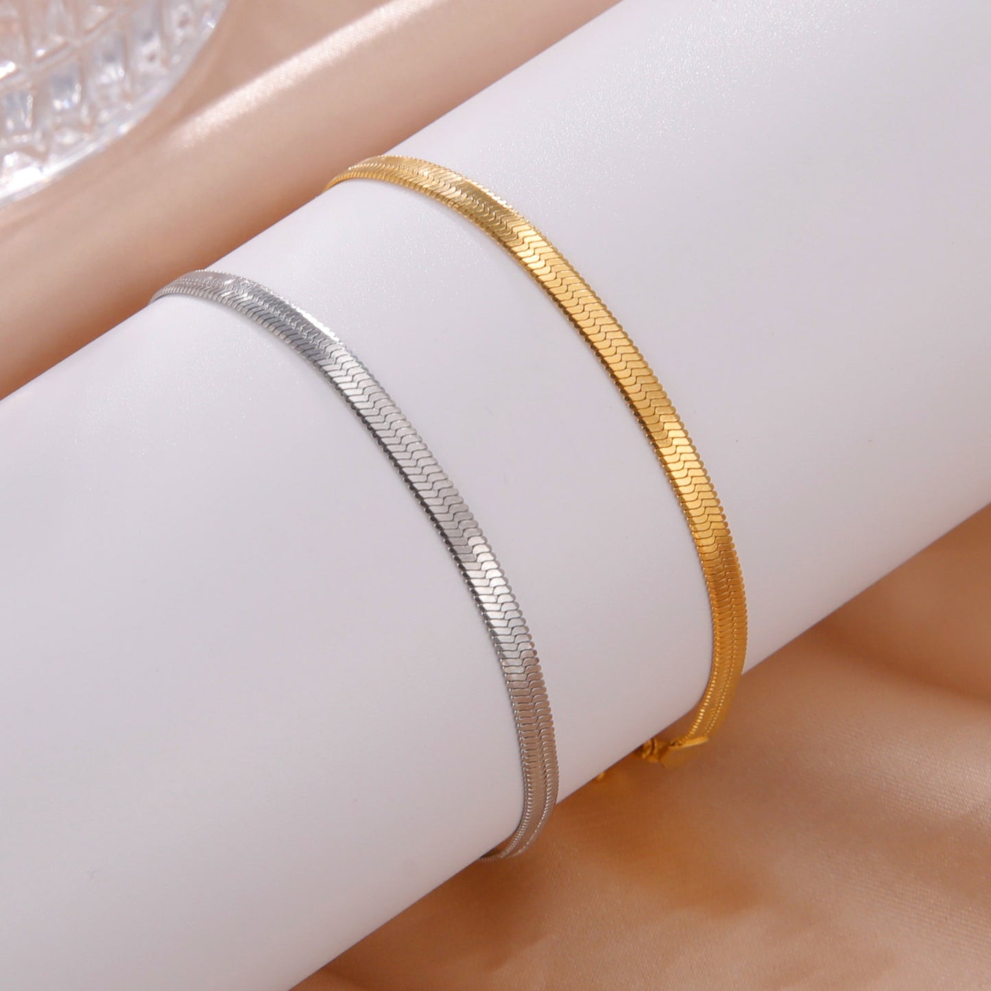 Stainless Steel Snake Chain Necklace – Minimalist Flat Design